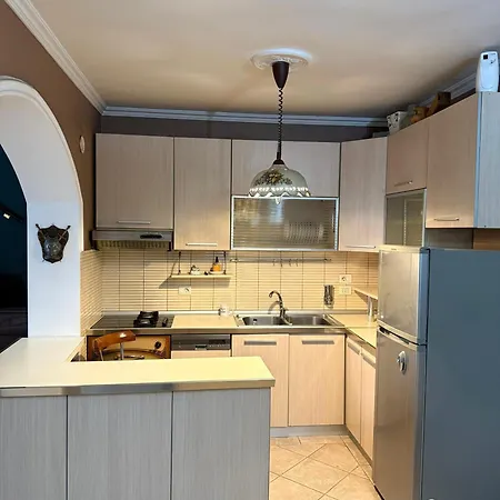 Central Tirana Apartment 公寓 *