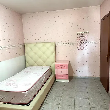 Central Tirana Apartment 公寓